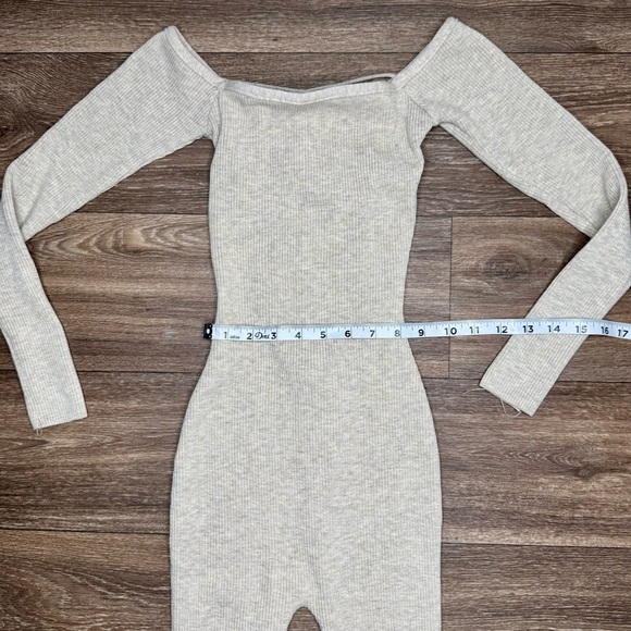 Elegant Cream Off-Shoulder Jumpsuit - Picture 3 of 7